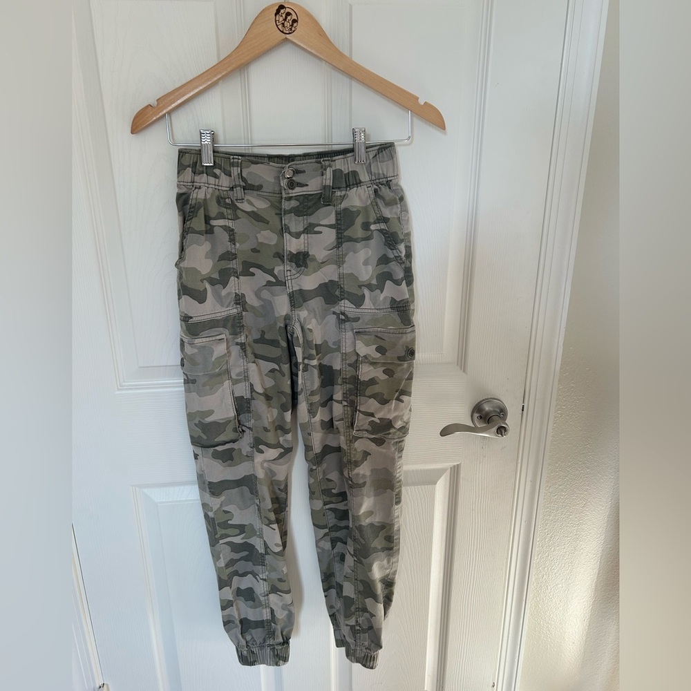 SO Green Camouflage Pants size x-small